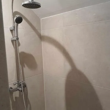 Casa de Férias Rural 3 épis Aux Pieds Des Ar'den - 1 Isolée Et 2 Dans Hall De Nuit - 34 Rue Du Château à 5564 Wanlin - 4 Adultes Et 2 Enfants Houyet